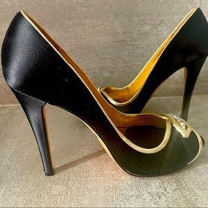 BADGLEY MISCHKA Satin Crystal Embellishments Pumps